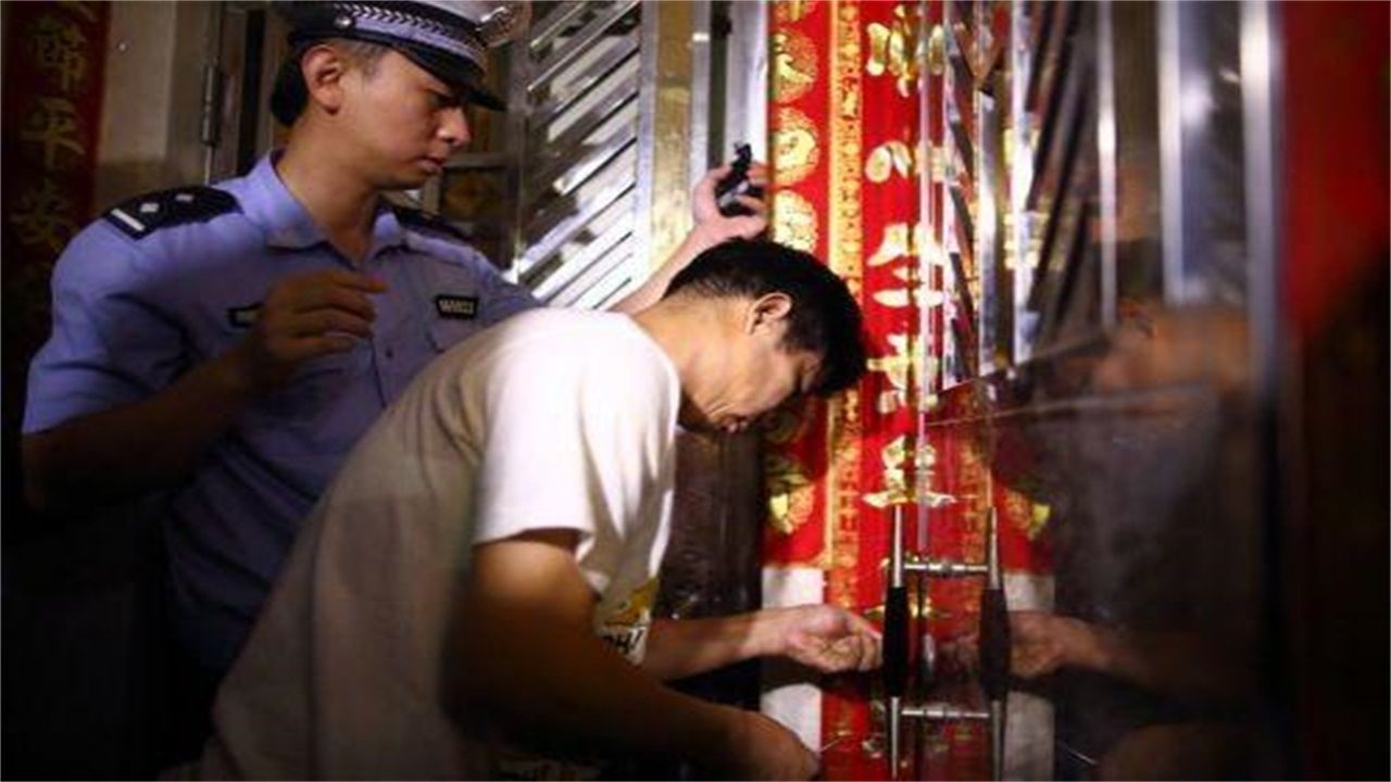 合川请开锁师傅开了锁后，师傅